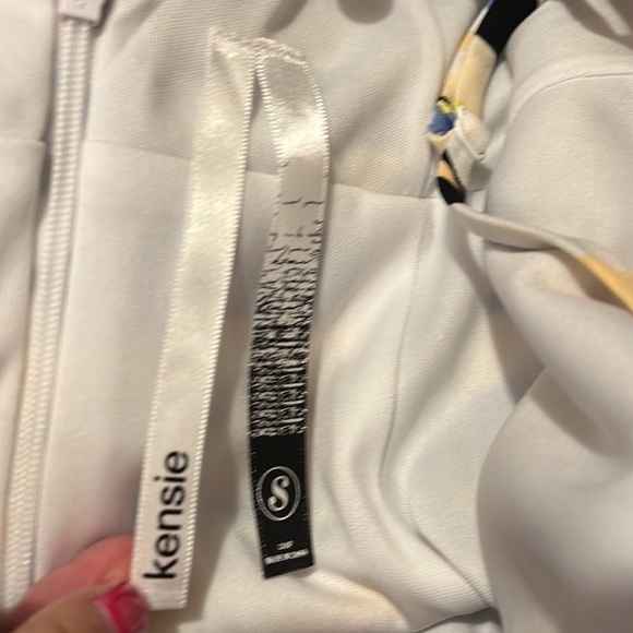 Kensie Multi Color Sleeveless Button Front Romper Sz S NWOT - Picture 4 of 6